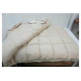 Down Comforter. Approx 8