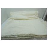 Berkshire Comforter and 2 Pillow Shams, 1 pillow case & linen bag