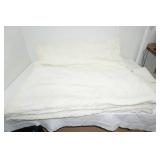 Berkshire Comforter and 2 Pillow Shams, 1 pillow case & linen bag