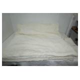 Berkshire Comforter and 2 Pillow Shams, 1 pillow case & linen bag