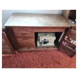 Vintage Singer Sewing Machine with Integrated Wooden Sewing Cabinet