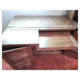 Vintage Singer Sewing Machine with Integrated Wooden Sewing Cabinet