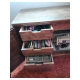 Vintage Singer Sewing Machine with Integrated Wooden Sewing Cabinet