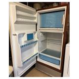 General Electric Refrigerator Freezer Model: FA212YB