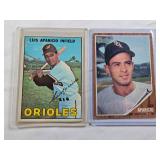 Lot of 2 Luis Aparicio Vintage Baseball Cards 1967 Topps #60 & 1962 Topps #325