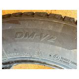 Set of 4 Bridgestone Blizzak DM-V2 Studless Winter Tires 225/65R17