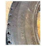 Set of 4 Bridgestone Blizzak DM-V2 Studless Winter Tires 225/65R17