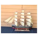 Fragata Siglo XVIII Model Ship with Display Stand