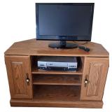 Classic Oak Corner TV Stand w/ SEIKI TV  22" 60Hz LCD HDTV & RCA Accusearch 4 Head VCR. VHS Player.