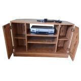 Classic Oak Corner TV Stand w/ SEIKI TV  22" 60Hz LCD HDTV & RCA Accusearch 4 Head VCR. VHS Player.