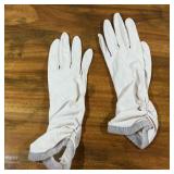 Vintage Ladies Beige Dress Gloves