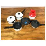 Doll House Pans and dishes, Child