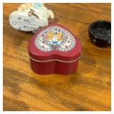 Lot of small trinket boxes