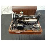Vintage Singer Sewing Machine with Wooden Case