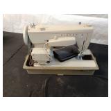 Vintage Singer Sewing Machine Model BZ6 60-8 with Case and Pedal
