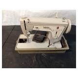 Vintage Singer Sewing Machine Model BZ6 60-8 with Case and Pedal
