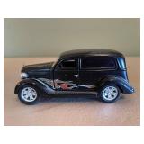 Set of 2 Diecast Model Cars: Maisto Chevrolet Corvette and Custom Hot Rod