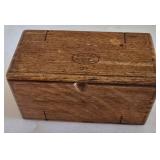 Vintage Singer Sewing Machine in Cabinet