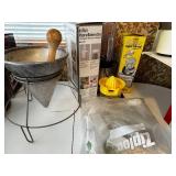 Kitchen Appliance Set: Aluminum Strainer, Braun Handblender, Osterizer Mini-Blend, Citrus Juicer