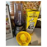 Kitchen Appliance Set: Aluminum Strainer, Braun Handblender, Osterizer Mini-Blend, Citrus Juicer