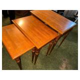 Set of 3 Nesting Tables with Turned Legs in Oak Finish