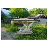 Globe International 1000 lb Electric/Hydraulic Scissors Lift Table