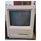 VINTAGE MACINTOSH SE COMPUTER