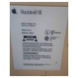 VINTAGE MACINTOSH SE COMPUTER
