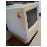 VINTAGE MACINTOSH SE COMPUTER