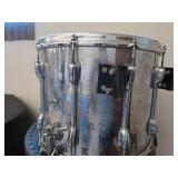 2 SNARE DRUMS WITH CASES