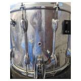 2 SNARE DRUMS WITH CASES