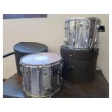 2 SNARE DRUMS WITH CASES