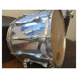 2 SNARE DRUMS WITH CASES