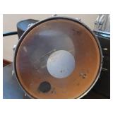 2 SNARE DRUMS WITH CASES