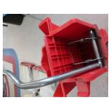FREE STANDING MOP BUCKET