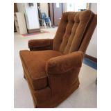 BROWN RECLINER