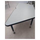 ADJUSTABLE CHILDRENS TABLE
