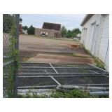 LG CHAIN LINK GATE W/ POSTS