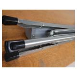 DA-LITE EDUCATOR SCREEN BUILT IN TRIPOD