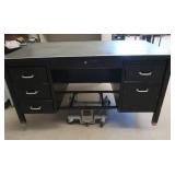 BLACK METAL TEACHERS DESK