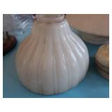 6 CERAMIC FIXTURE HOLDERS AND LIGHT GLOBES