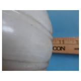 6 CERAMIC FIXTURE HOLDERS AND LIGHT GLOBES