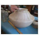 6 CERAMIC FIXTURE HOLDERS AND LIGHT GLOBES