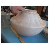 6 CERAMIC FIXTURE HOLDERS AND LIGHT GLOBES