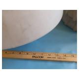 6 CERAMIC FIXTURE HOLDERS AND LIGHT GLOBES