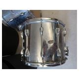2 SNARE DRUMS