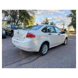 2011 FORD FOCUS SE *2 Owner w/ No Accidents* (NO RESERVE)
