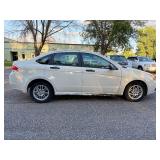 2011 FORD FOCUS SE *2 Owner w/ No Accidents* (NO RESERVE)
