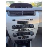 2011 FORD FOCUS SE *2 Owner w/ No Accidents* (NO RESERVE)