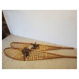 10 X 58 Snow Shoes made in Canada in Good Condition